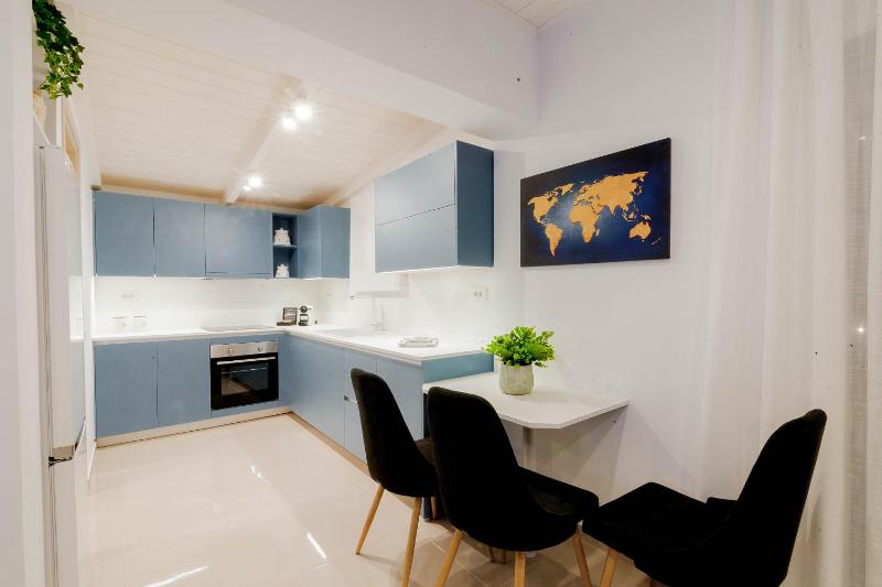 Ideal House - image 35