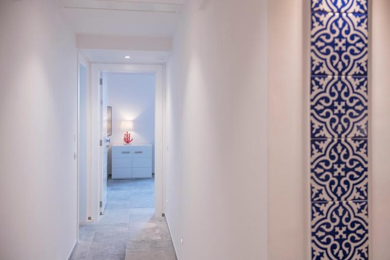Deluxe Suite with Balcony and Sea View image 3