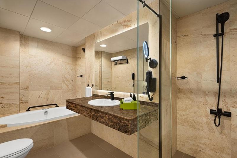 Executive Suite, Kitchenette, 1 King Bed - Complimentary Transfer to La Mer Beach, Dubai Mall / Burj Khalifa Metro Station image 2