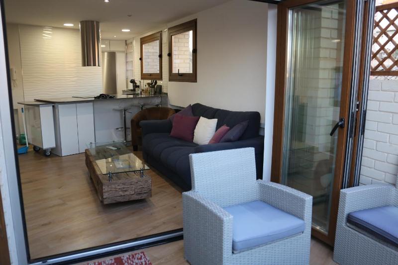 One-Bedroom Apartment image 2