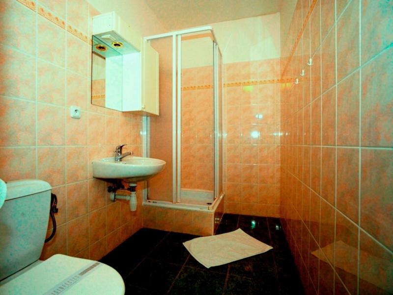 Double or Twin Room image 2
