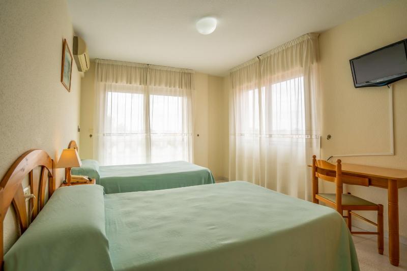 Double or Twin Room with Balcony image 3
