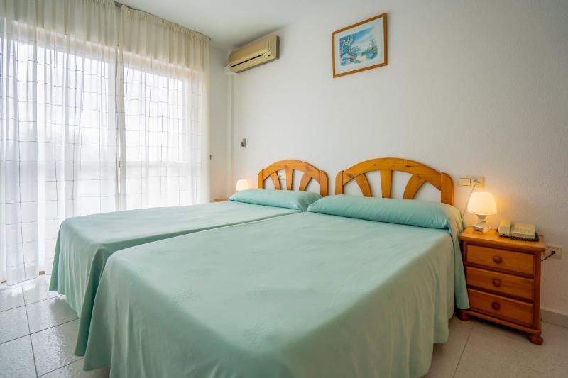 Double or Twin Room with Balcony image 4