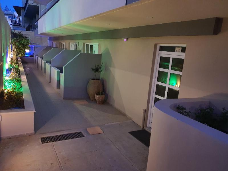 Studio with Terrace image 2