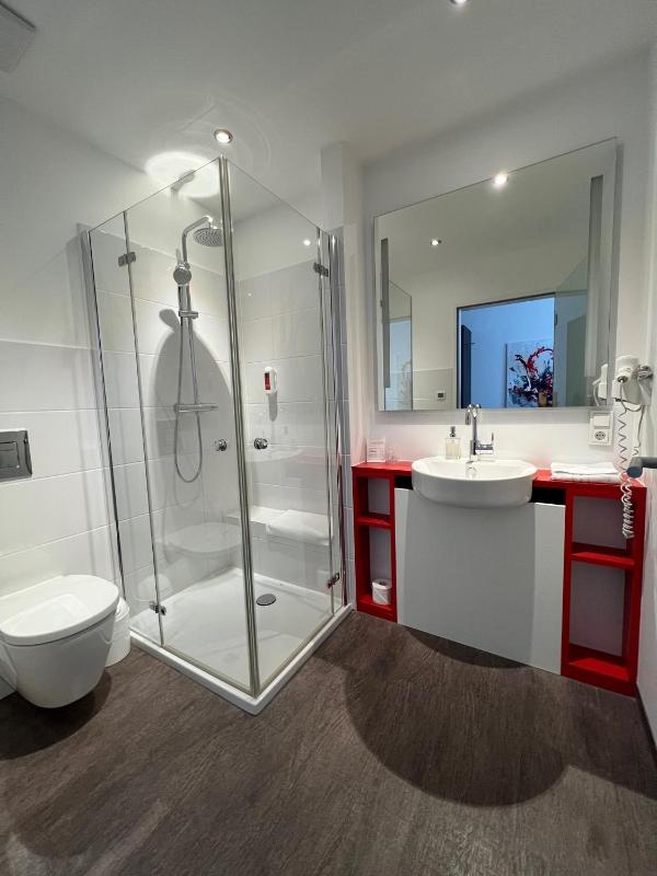 Single Room image 3