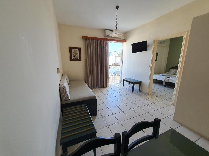 One-Bedroom Apartment image 2