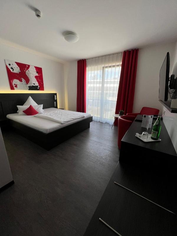 Large Single Room image 1