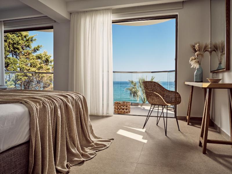 Superior Suite with Sea View and Spa Bath image 1