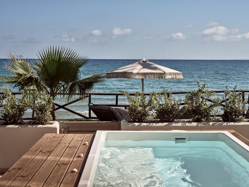 Junior Suite with Outdoor Hot Tub image 1