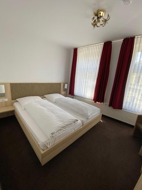 Double Room image 1