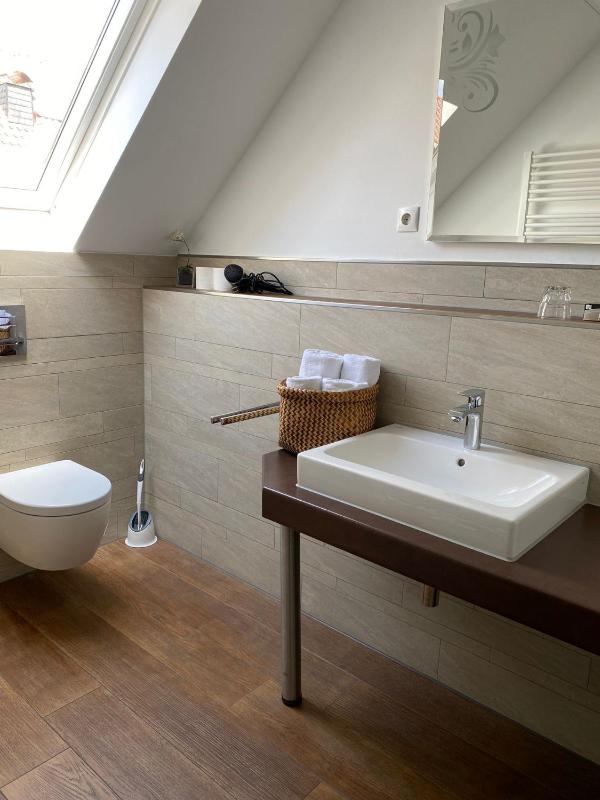 Double Room image 4