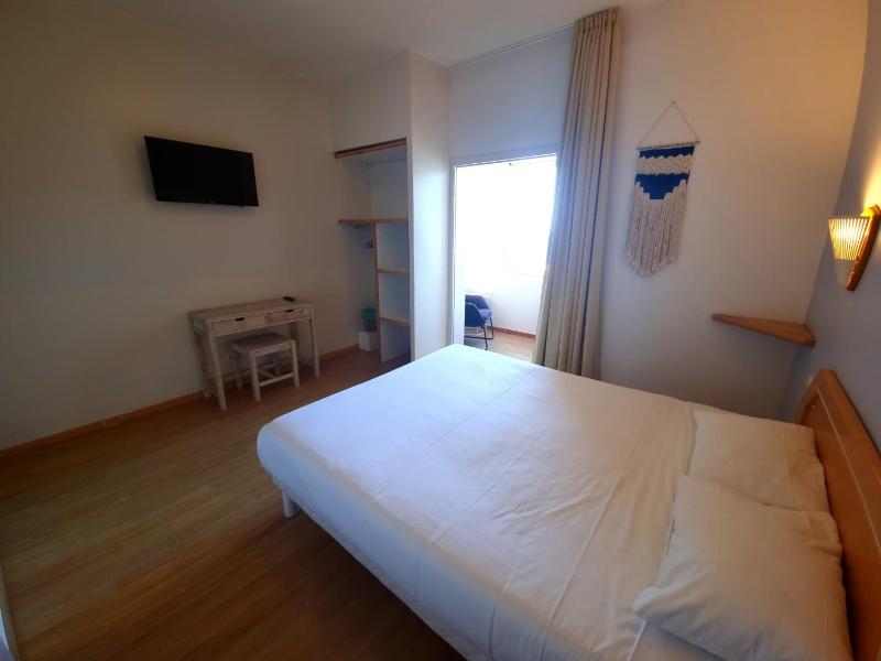 Superior Double Room with Sea View image 3