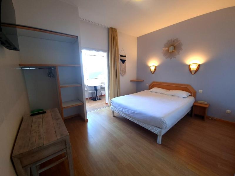 Superior Double Room with Sea View image 4