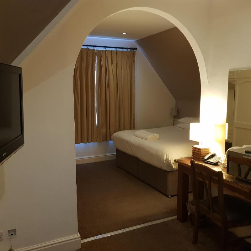 Large Double Room with Garden View image 1