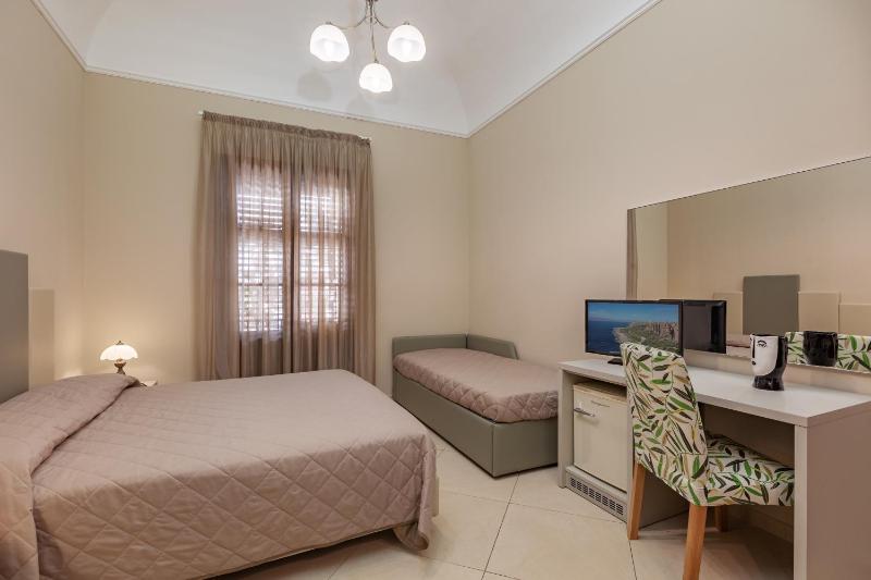 Quadruple Room image 3