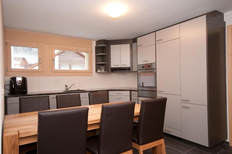 Three-Bedroom Apartment with Balcony image 4
