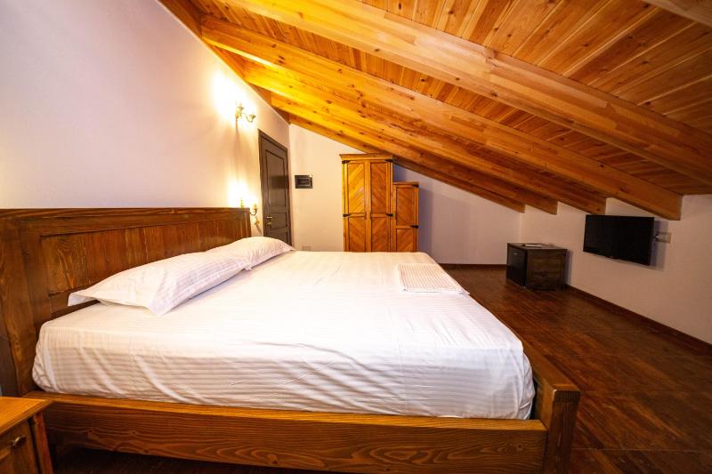 Classic Double or Twin Room - Attic image 1
