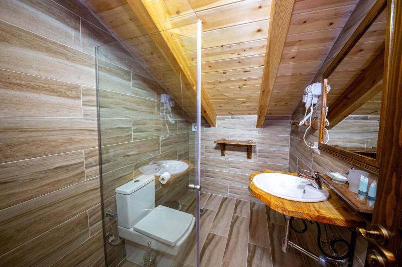 Classic Double or Twin Room - Attic image 3