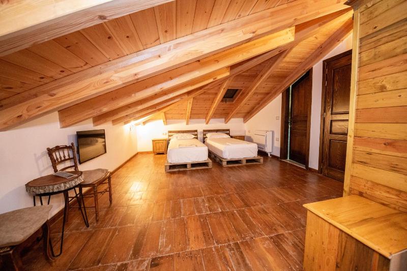 Classic Triple Room - Attic image 1