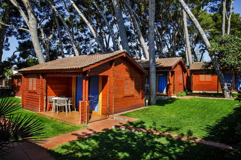 One-Bedroom Bungalow image 3