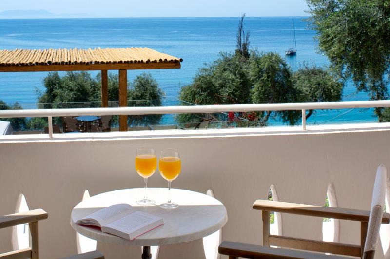Comfort Double Room with Balcony and Partial View image 1
