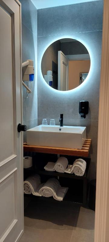 Superior Twin Room image 4