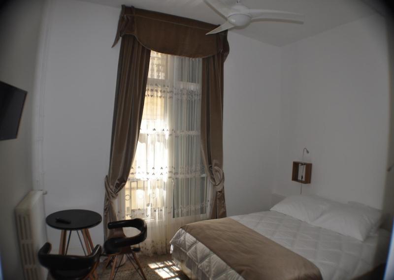 Superior Double Room with Private Bathroom image 3