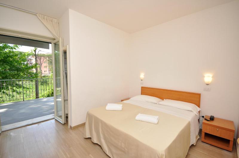 Superior Double or Twin Room with Terrace image 2