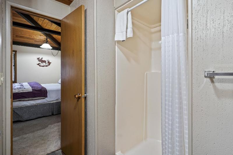Two-Bedroom House image 2