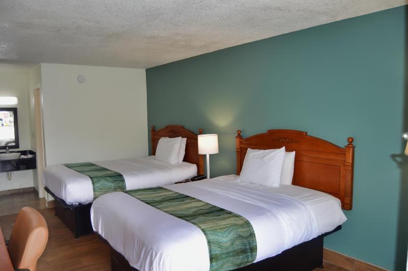 2 Queen Beds Non Smoking image 2