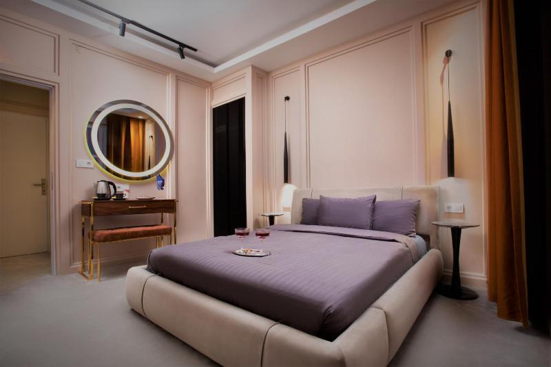 One-Bedroom Apartment image 3