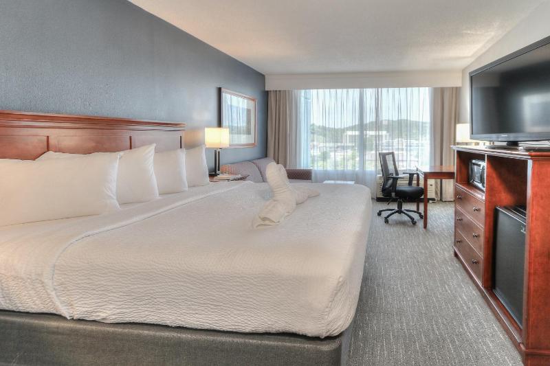 Deluxe King Room with Sofa Bed image 4