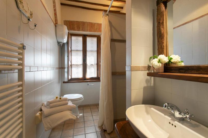 One-Bedroom Apartment image 2