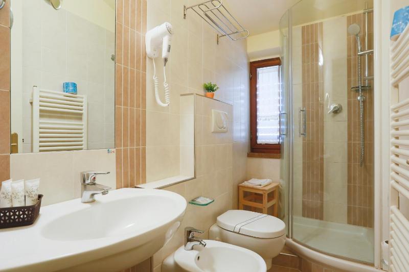 Double Room with Extra Bed image 2