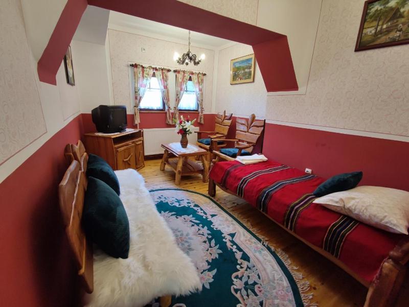 Suite with Hot Tub image 1