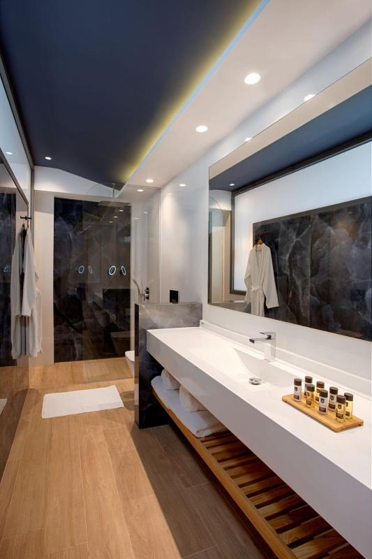Deluxe Junior Suite Beachfront with Individual Pool image 2