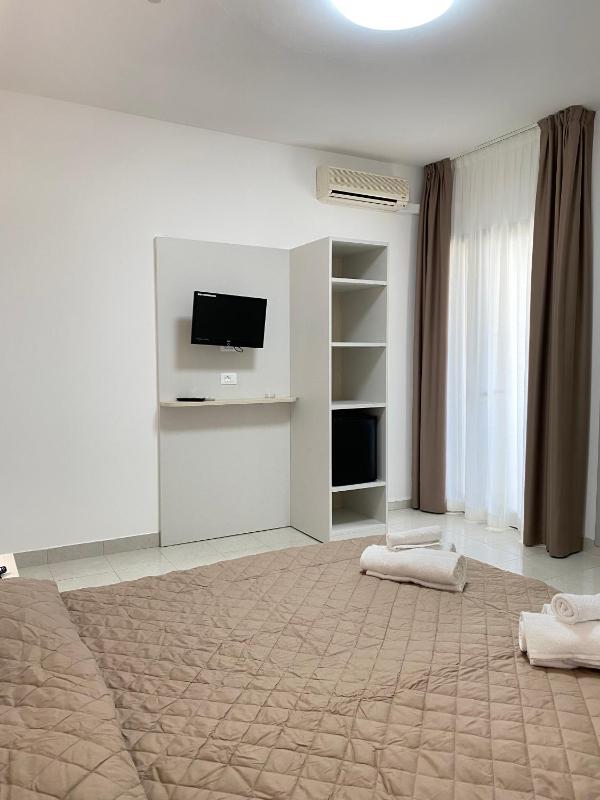 Double Room image 3