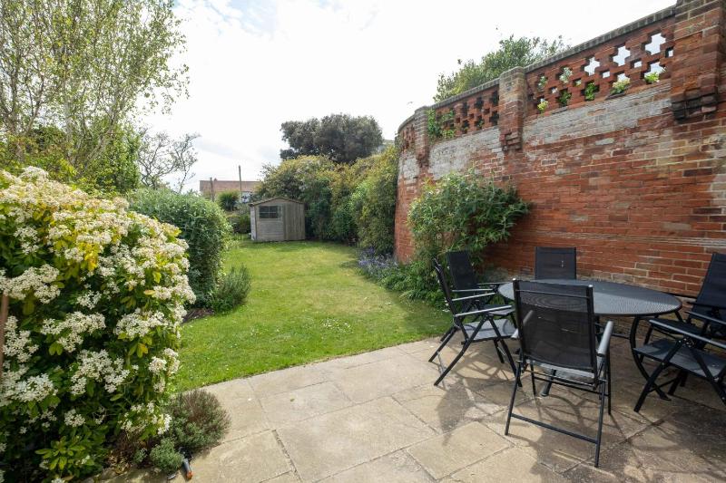 4 Crespigny House - Aldeburgh Coastal Cottages - image 2