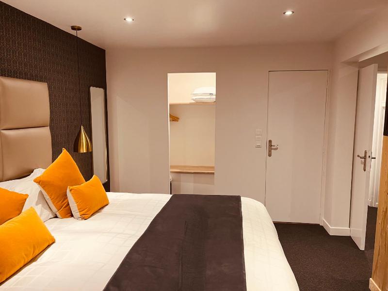 Superior King Suite image 4