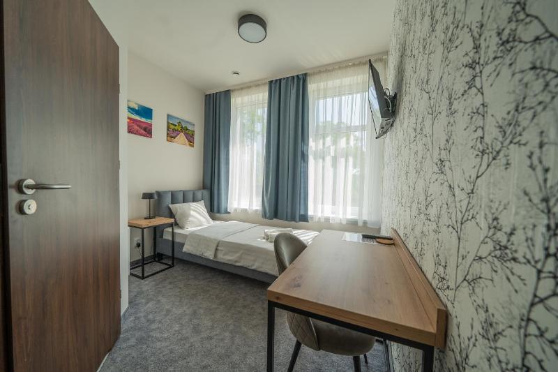 Single Room image 3