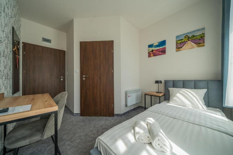 Single Room image 4