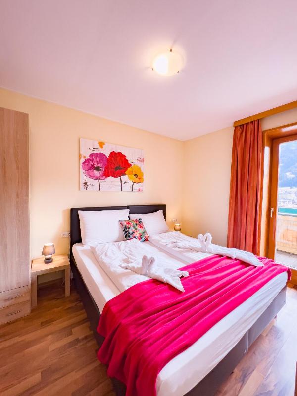 Comfort Three-Bedroom Apartment with Balcony image 1
