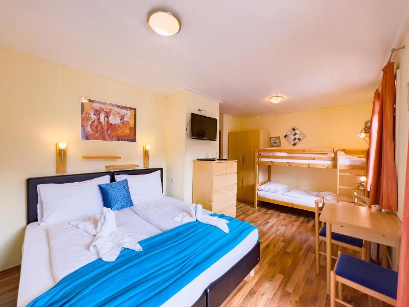 Comfort Three-Bedroom Apartment with Balcony image 3