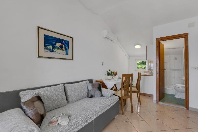 Apartments Danica Drašnice - image 32
