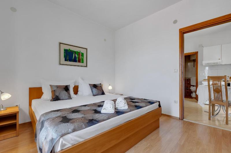 Apartments Danica Drašnice - image 13
