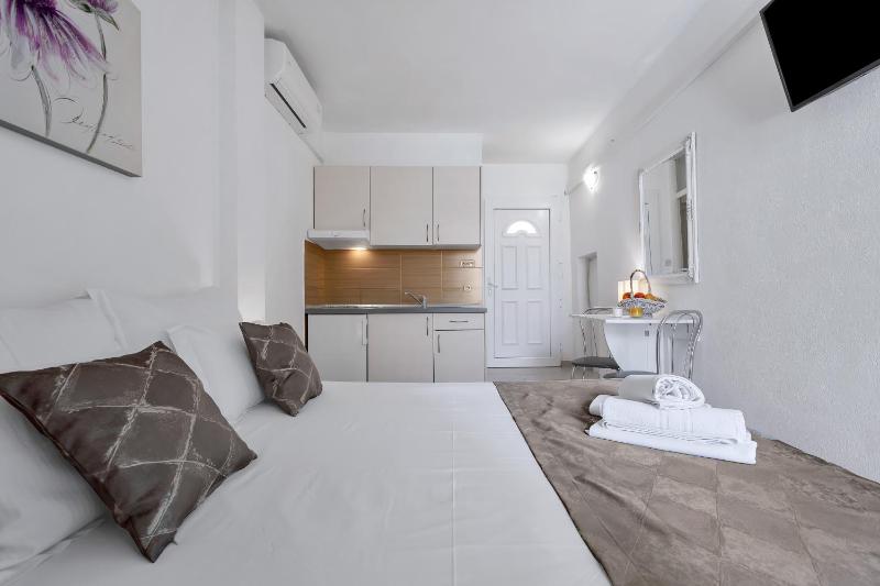 Apartments Danica Drašnice - image 30