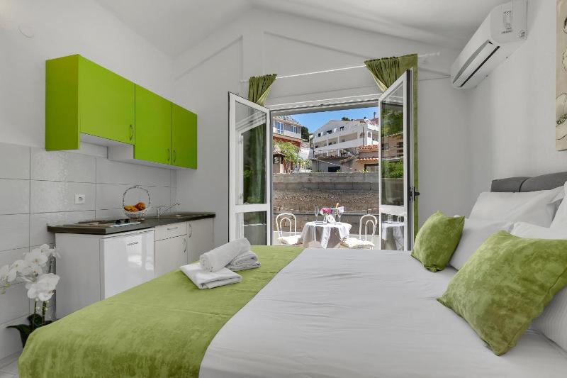Apartments Danica Drašnice - image 3