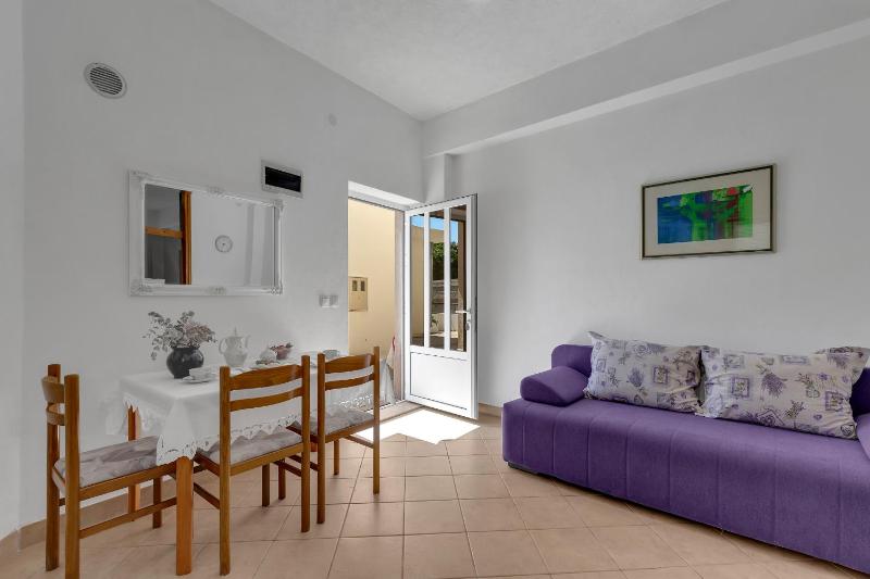 Apartments Danica Drašnice - image 14
