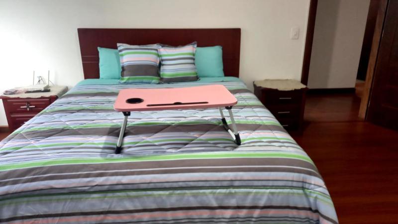 Rep Salvador Quito 2-bedroom condo with parking and Netflix - image 2