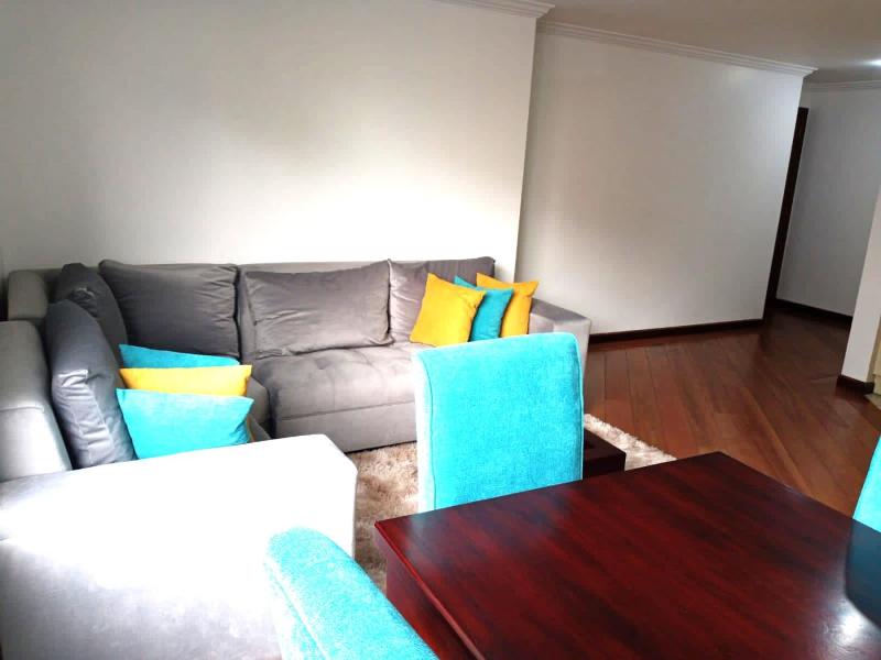 Rep Salvador Quito 2-bedroom condo with parking and Netflix - image 8